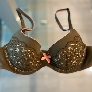 Victoria’s Secret Lightly Lined Underwire Bra (size 32C, army green lace)
